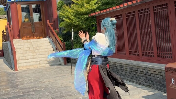 พอฉันลองเล่นท่าโยนดาบก็โดนแกล้งแบบนี้เลย #นักรบกระบี่แห่งสันติรวมพลที่สวนชิงหมิงซ่างเหอ #เกมแพทริออต