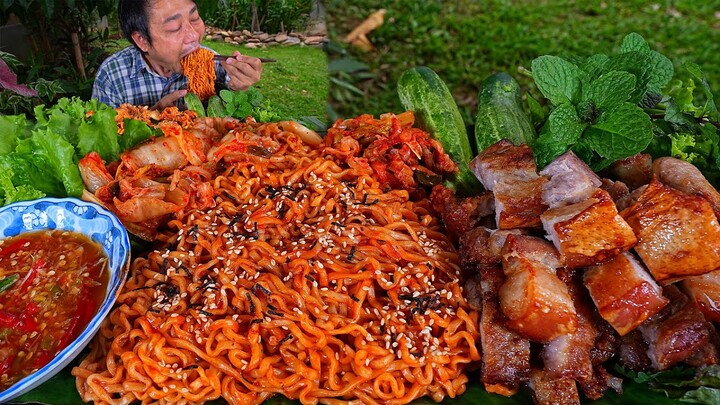 มาม่าเกาหลีเผ็ดคูณสอง กินกับหมูย่างกะทะเกาหลี แกล้มกิมจิ อร่อยเข้ากันสุดๆครับ -14-03-2023-