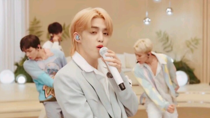 SEVENTEEN’s “Darl+ing”—who could possibly resist thirteen handsome guys calling you “darling”?