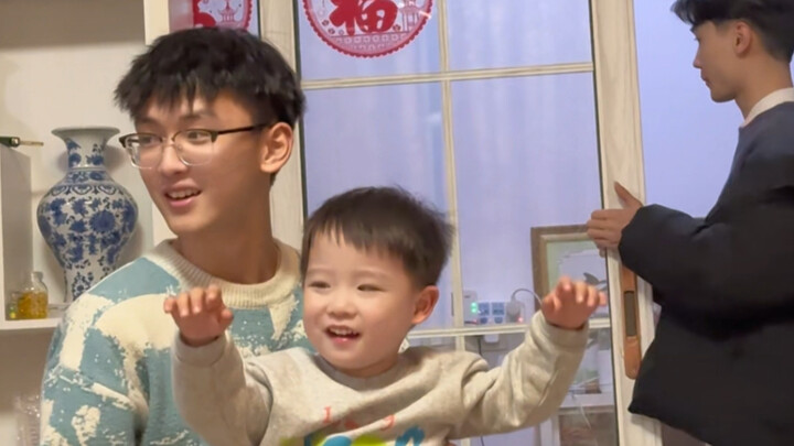 บ้านฉันไม่มีอะไรเลย แต่มีหนุ่มหล่อเยอะมาก