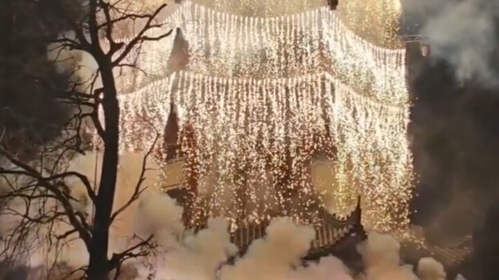 Dòng thác pháo bông lạnh kiểu Trung Quốc trên TikTok đẹp quá chừng luôn!!!
