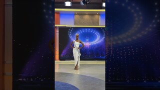 Miss Universe Philippines 2024 Chelsea Manalo’s first walk at the UH studio! | Unang Hirit