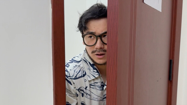 Setiap asrama pasti ada yang makan diam-diam!