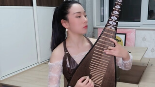 Cô gái cover "He's a Pirate" với đàn tỳ bà