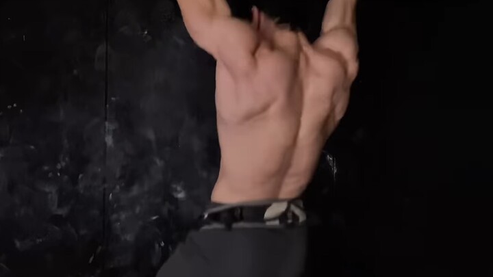 ดึงข้อพร้อมน้ำหนัก 115 กก. ลดน้ำหนักลงเรื่อยๆ