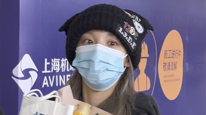 Phản ứng của Song Yuqi khi bị gọi là “ông xã” đáng yêu quá chừng