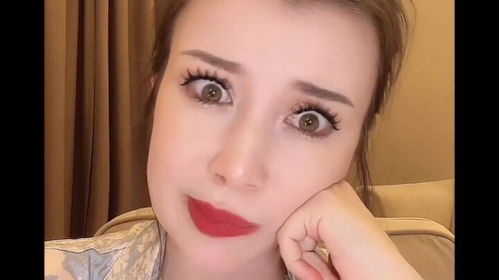 Sayang sekali mie campur daging hantu yang tidak ada rasa asinnya