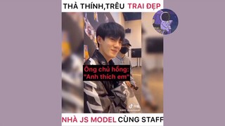 Thả thính trêu trai đẹp nhà JS Model cùng chị gái STAFF
