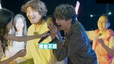 Lucu sekali! Sun Yi bernyanyi dan menyerahkan mikrofon kepada Wang Hedi, yang menciptakan kembali ad