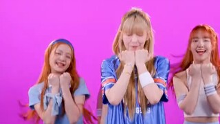 Versi tari estafet "IOI - Very Very Very" oleh grup perempuan baru UNIS dari pertunjukan bakat telah