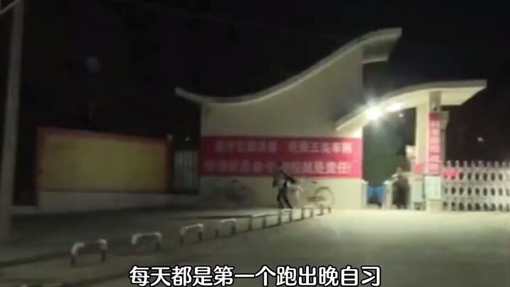 Seorang gadis berbakti pulang ke rumah tiga kali sehari untuk merawat ibunya yang lumpuh. Selama tig