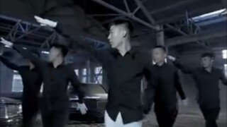 Dancing poses—such a seasoned artist, it's just so cool!