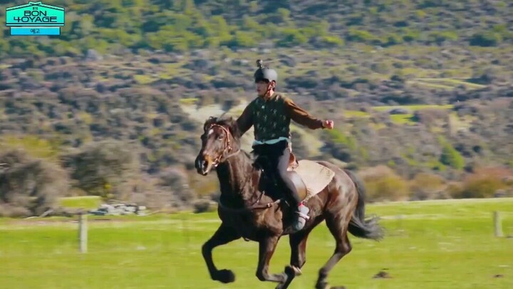 [Remix]Funny moments of the travelling show of BTS