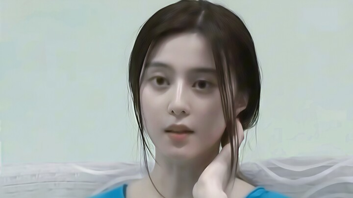 ยิ่งแต่งหน้าเบา ยิ่งสวย! ไม่แปลกใจที่ผู้กำกับบอกว่าเธอมีขอบตาคล้ำแล้วดูดีกว่า
