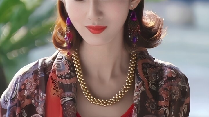Tutu’s mom in real life?! Such a glamorous look and such a beautiful face!!!