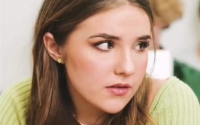 สาวถูกเรียกผู้ปกครองเพราะ “แต่งตัวไม่เหมาะสม” คุณเห็นด้วยกับวิธีการของแม่ไหม?