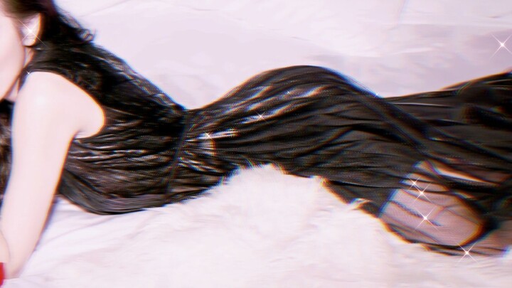 A beauty goddess has descended—straight into the pit!!! A perfect figure with an exquisite waist-to-