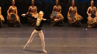 Penari Sergei menafsirkan karya klasik yang sulit "La Bayadère"