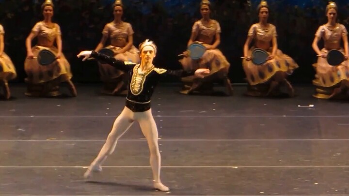 مشتعلة لدرجة تجعلك تطير! الراقص سيرجي يقدم عرضًا مذهلًا لعمل كلاسيكي صعب للغاية "الراقصة"