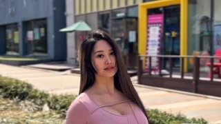 Cewek Ini Bener-Bener Main Feeling / She’s Playing the Vibe Game Right