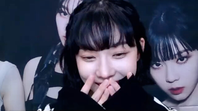 หมินเจิงเอ๋ย หลังจบงานเซ็นหนังสือเธอต้องติดคุกนะ! kmj: ทำไมล่ะ?