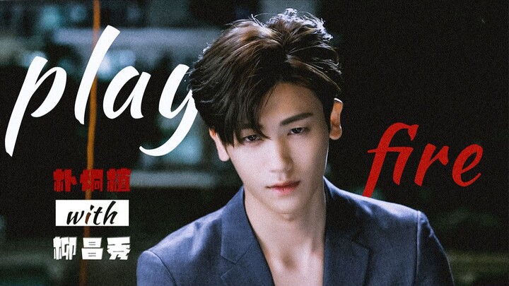 Người đàn ông mặc vest này định đùa với lửa | chơi với lửa