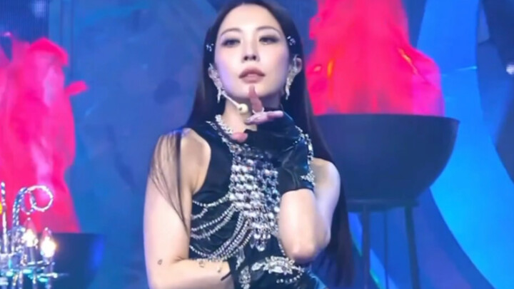 【BoA】Sân khấu quảng bá “Step Back” – BoA quay trực tiếp: Giờ không khen thì đợi đến bao giờ?