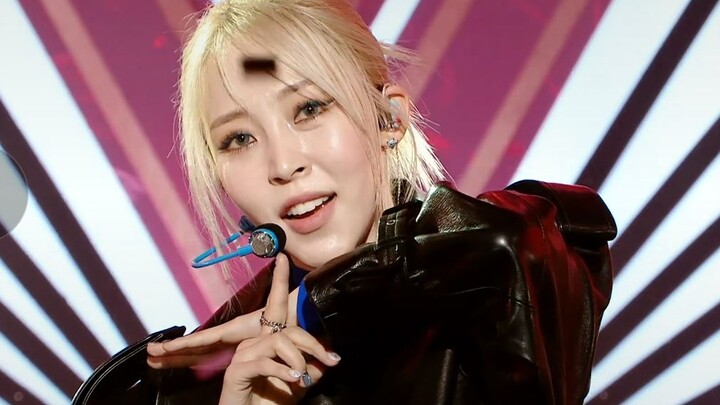 Gaya Panggung Promosi Single Solo Minsung TOUCHIN MOVIN 240224