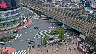 Saito Akari menari di jalan-jalan Shinjuku