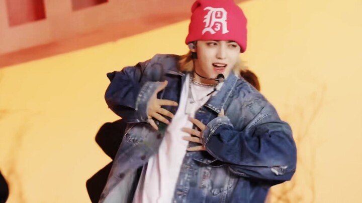 [Choi Seungcheol] Another camera angle of the hot Little Red Riding Hood—those who haven’t seen it a