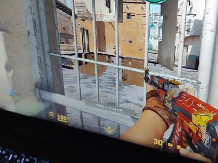 زميلي في الغرفة فتح برنامج غش لا يمكن حظره.