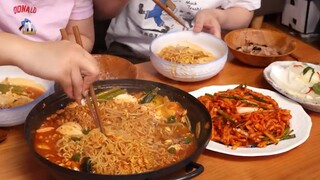 Mukbang mì cay và cơm kim chi #food