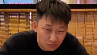 为了让朋友一起吃饭，竟把电脑砸了？结局超意外！