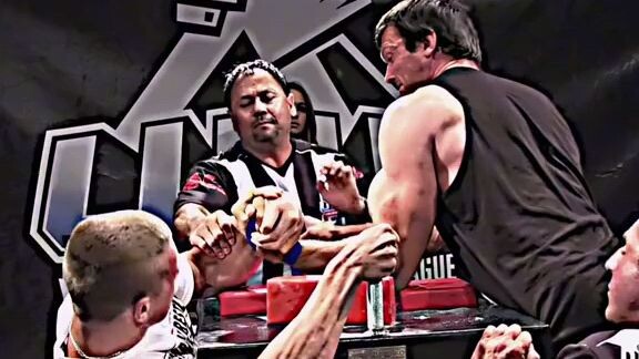 the strongest armrestler larrst