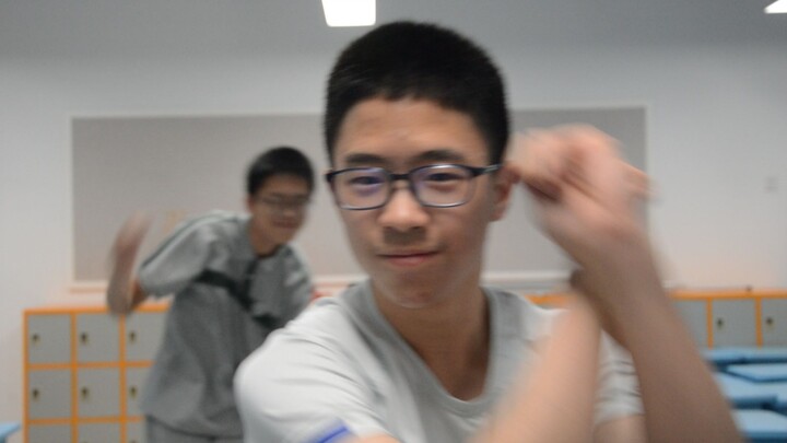 Bagaimana mungkin seseorang bisa begitu percaya diri?!!