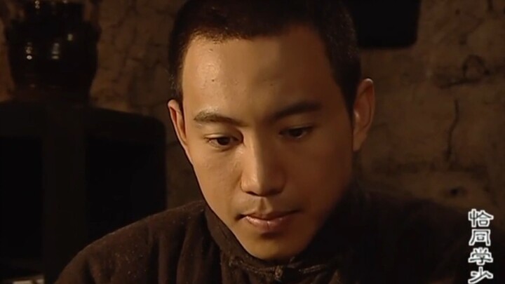 Giáo viên về nhà mang thuốc lá cho bố, bố đáng yêu quá!