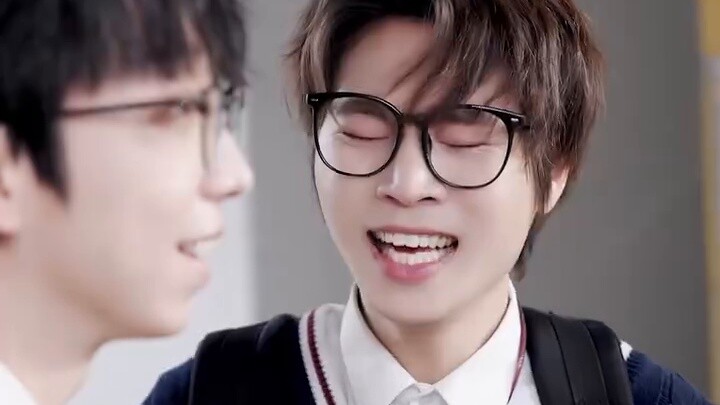 ให้พี่ชายของคุณช่วยคุณไล่ล่าสาวโรงเรียนที่น่ารัก