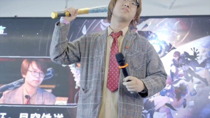 Tại sao lại có người cosplay thành anh Thiếu Cơ?