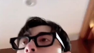 嘲讽榜一大姐比其好看的人很多，不缺她一个！肌肉男的自信和不屑让人可笑