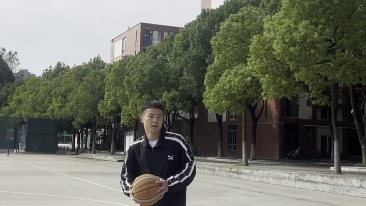 حركة تُنفَّذ بيد واحدة فقط، بسيطة وعملية، حقًا حيلة رائعة للتطبيق المباشر في الملعب!