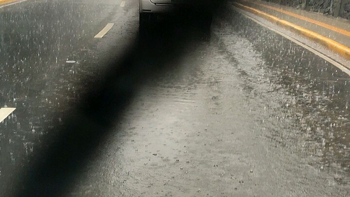 yung bigla me nag banggaan e ganda ng sounds at umuulan..😭😭🤣🤣🤣