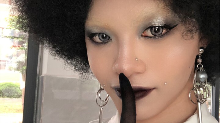 Nhẹ nhàng xông hơi chút trong lễ trưởng thành của học sinh lớp 12