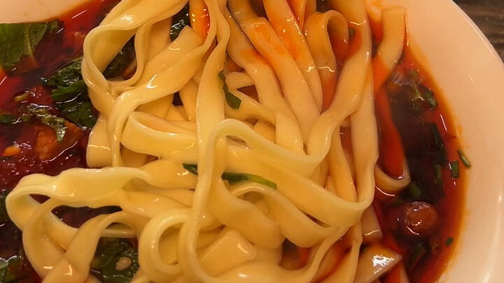 Zunyi-style tofu-flower noodles: Do you prefer the dry-style or the dipping-sauce version?