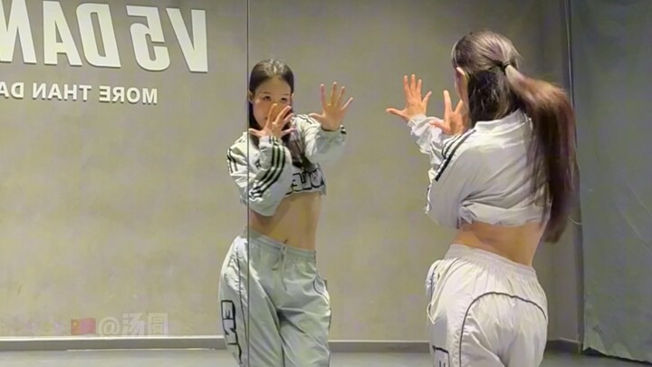 沈佳润NINA《Freeze!》前来支持！有种自家妹妹出去争气的感觉！都来跳哇