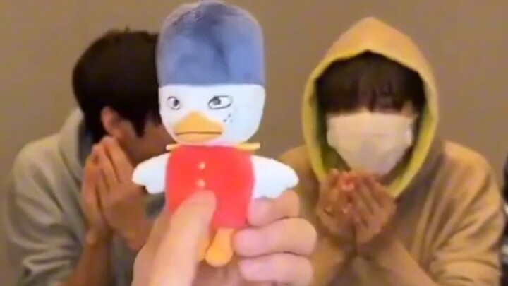 โชว์ของที่ระลึกตุ๊กตา RIIZE ดูแล้วทำให้อยากซื้อขึ้นมาก! ขอบคุณค่ะ ซื้อมาแล้ว