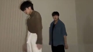 RIIZE[รุ่นพี่ก็มาท้าทายเต้น Siren แล้ว! OMEGA X ฮันจองฮุน & จางเซิ่บิน + P1Harmony ฮวางอินแทก]0145