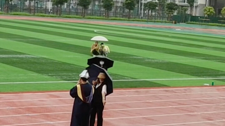 If this goes viral, I’ll just turn into Ultraman Tiga and head to the graduation ceremony!