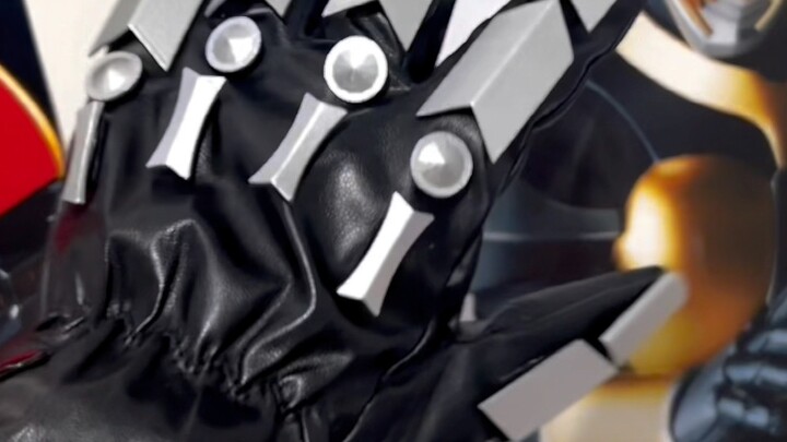 Guess which tokusatsu drama's character gloves it is?