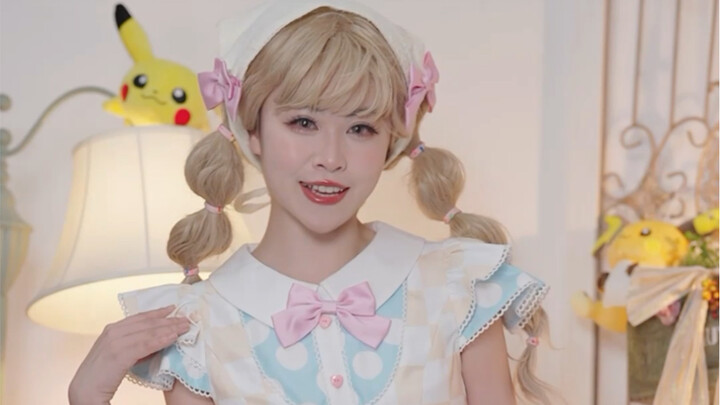 Lolita dengan Nuansa Chef Perempuan Manis