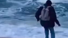Xiaobo goes to the sea